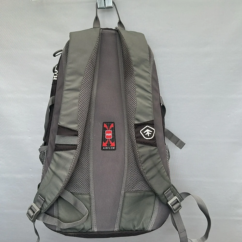 StanSport Unisex Adult Hiking Daypack - 30 Liter Olive Multiple In & out pockets